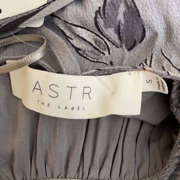 ASTR Grey Dress Floral High Low Multi Gray Size Small - Picture 11 of 13